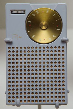 smallest transistor radios of 1930