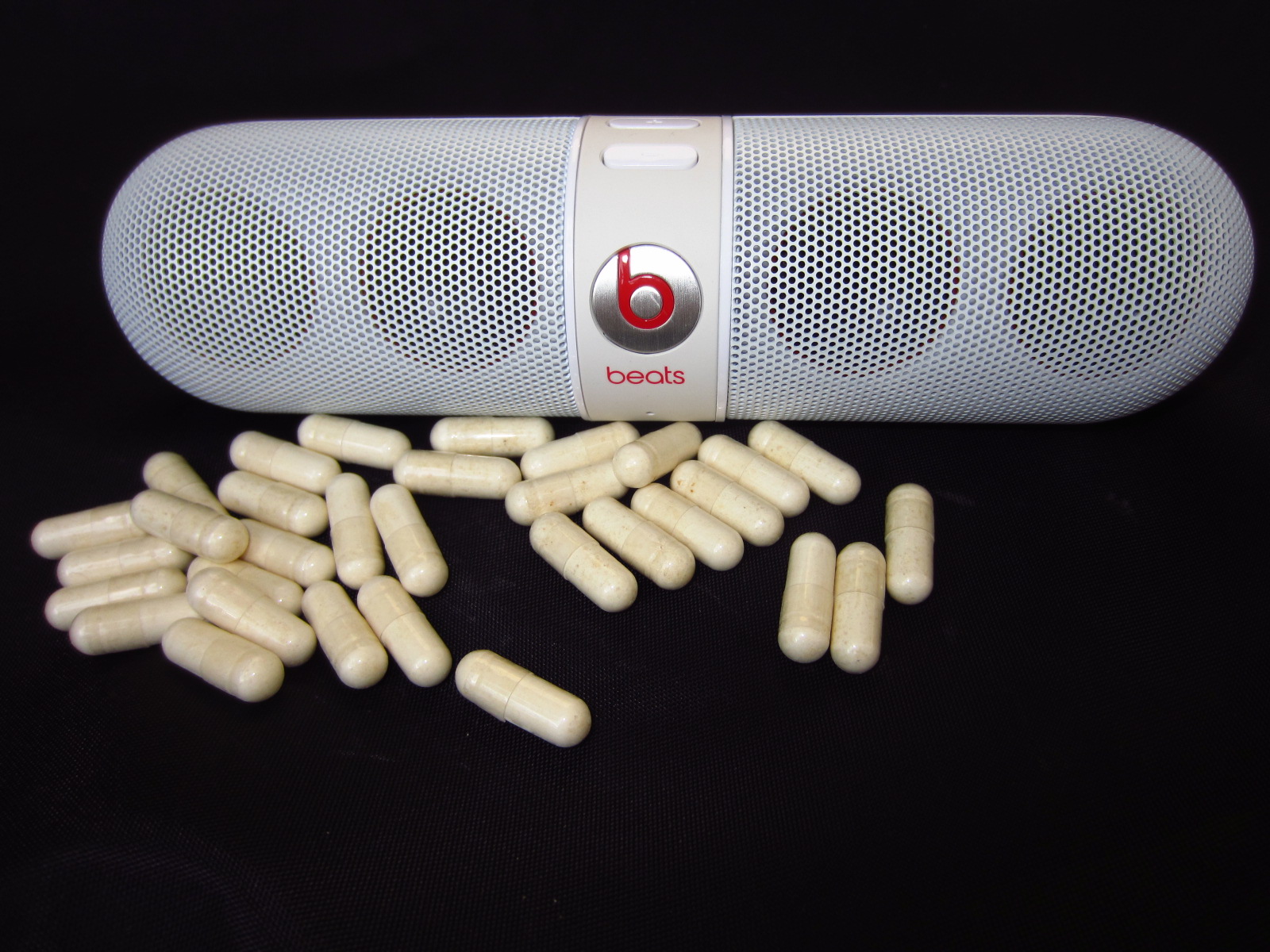 beats pill plus decibels